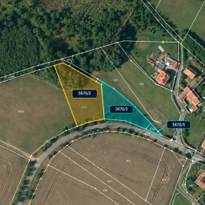 Prodej stavebních pozemků s platným stavebním povolením na 2 dvojdomy