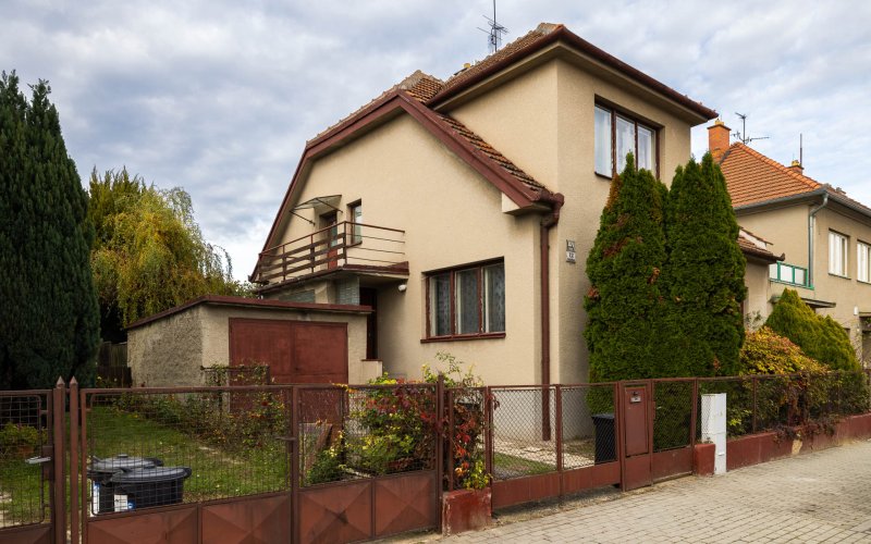 Vícegenerační RD 5+2 s velkou zahradou